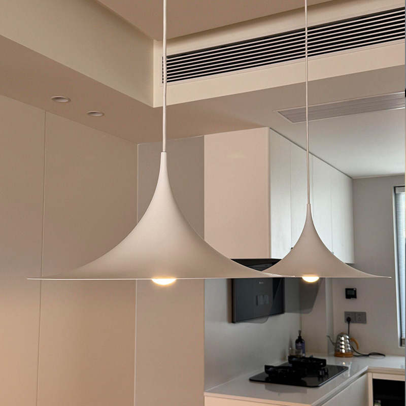 Lustre LED suspendu de designe - Desk Setup Minimalist avis et prix